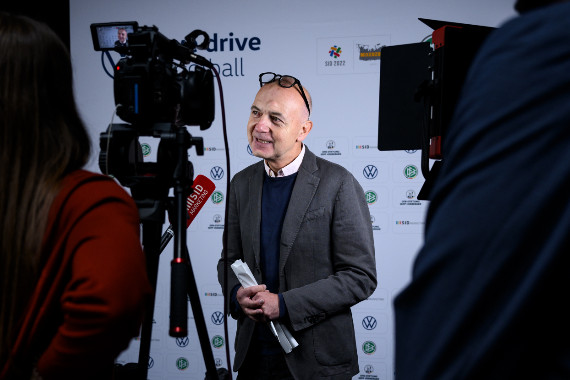 DFB-Präsident Bernd Neuendorf bei der #SIDMixedZone "10 Jahre Inklusion im Organisierten Fußbal"