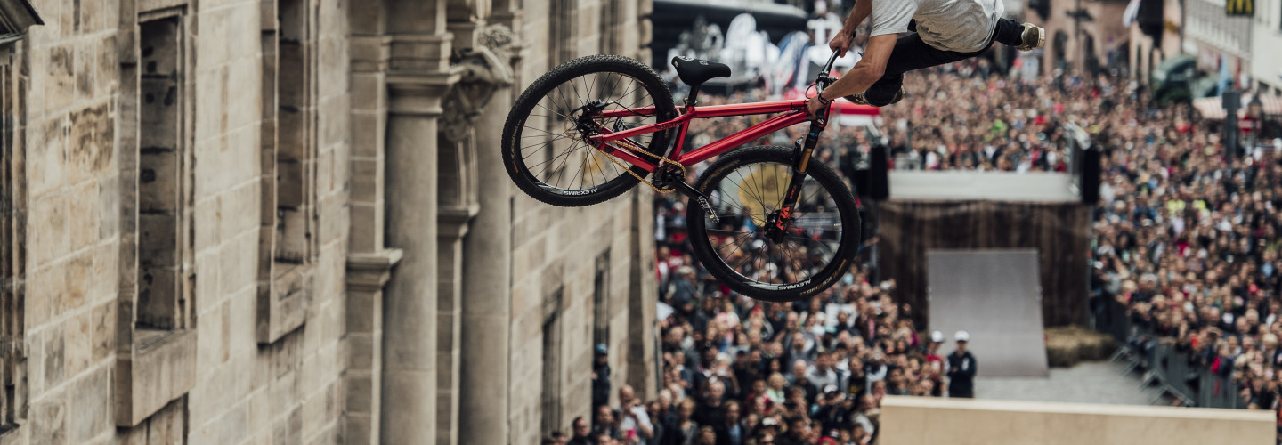Der Red Bull District Ride 2022 bei ServusTV Deutschland und ServusTV On