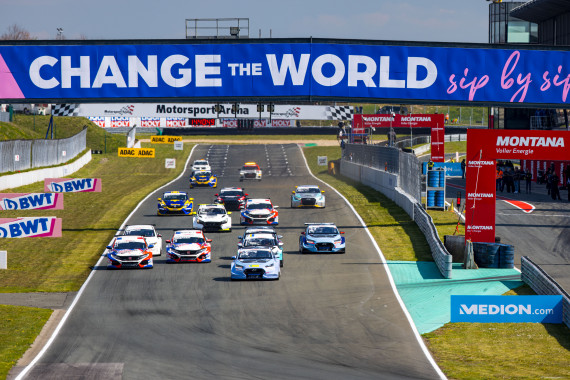 Bäckman gewinnt das Auftaktrennen der ADAC TCR Germany